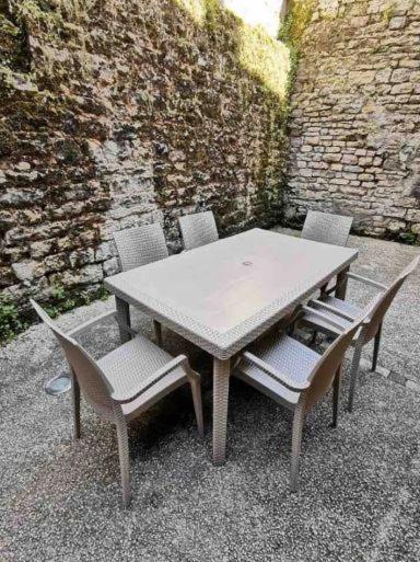 Appartement 3 Chambres Au Coeur Du Jura, Ideal Famille Salins-les-Bains Extérieur photo